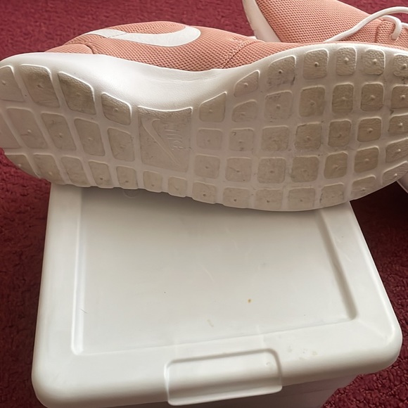 Nike Roshe EUC One Coral Stardust/
White sneakers 💕 - Picture 7 of 10
